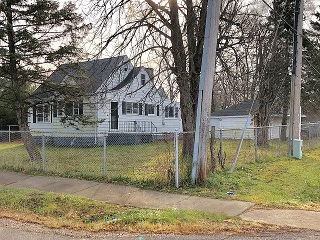 1st image of 1 E Willow Dr