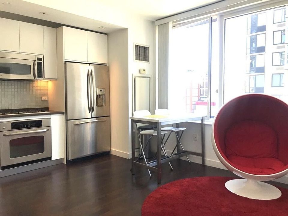 1st image of 306 Gold St APT 7C