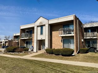 1675 Cass Lake Rd UNIT D, Keego Harbor, MI 48320