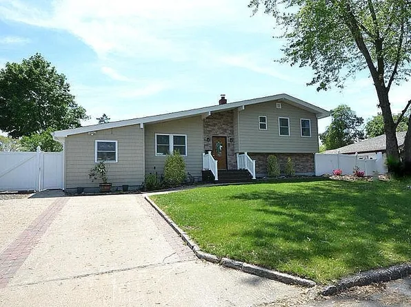 127 W Court Drive, Centereach, NY 11720