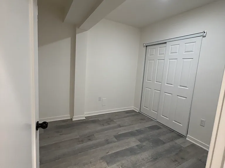14243 Victory Blvd #5 — Photo 9
