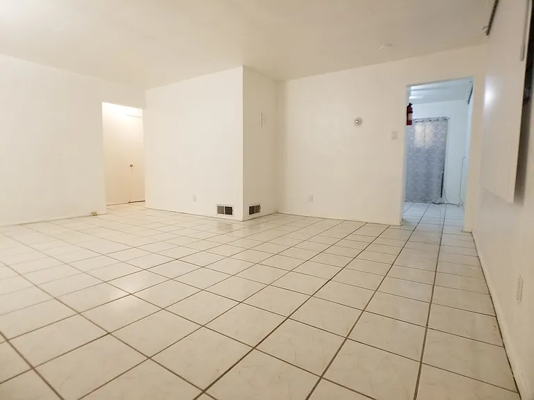 1000 Alvarado Dr SE #A — Photo 2