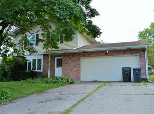 2816 Middle Rd, Bettendorf, IA 52722