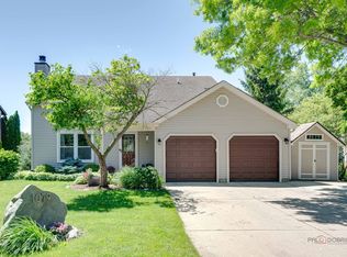 1079 Colony Dr, Crystal Lake, IL 60014