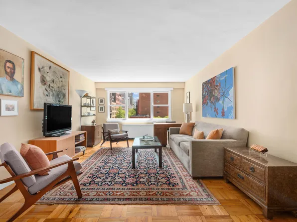 101 West 12th Street image 1 of 7