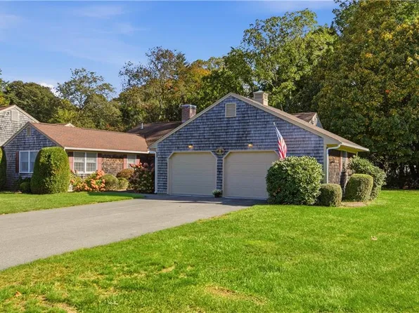 32 Belmont Dr #4, Portsmouth, RI 02871