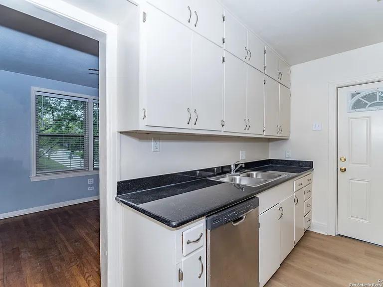 254 Cloverleaf Ave #2 — Photo 10