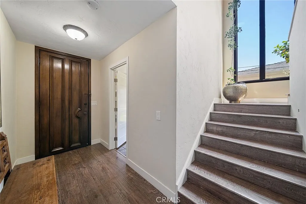 2 bed, 2.5 bath, 2090 sqft, $6,800 — Photo 4