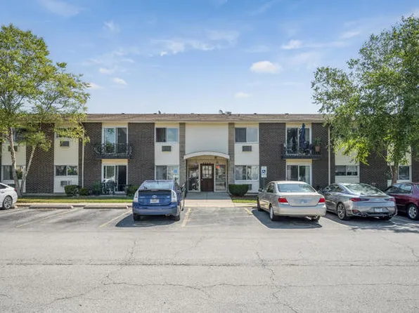8808 N Leslie Ln APT 2F, Des Plaines, IL 60016