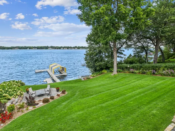 220 W Lake St, Excelsior, MN 55331