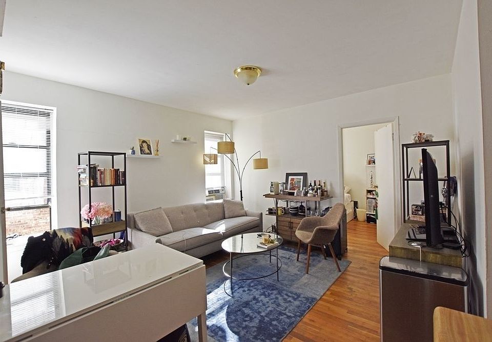 2nd image of 45 E 28th St #2