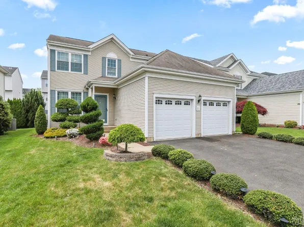 11 Inverness Dr, Manalapan, NJ 07726