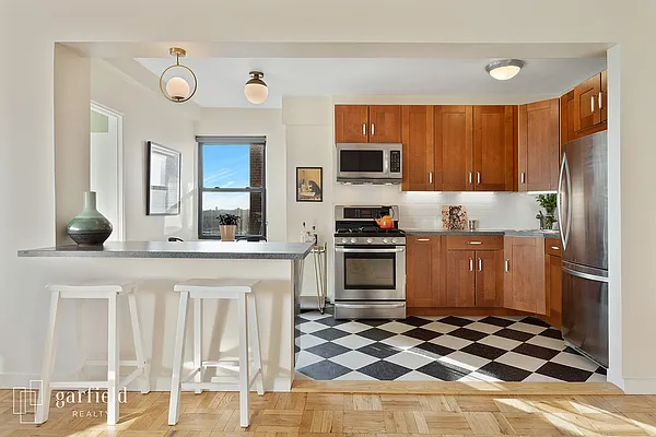 Sold by Garfield Realty  | media 7