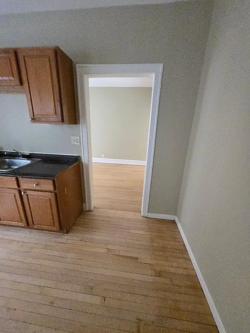 1 bed, 700 sqft, $1,400 — Photo 4