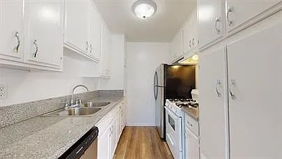 425 N Hobart Blvd — Photo 26