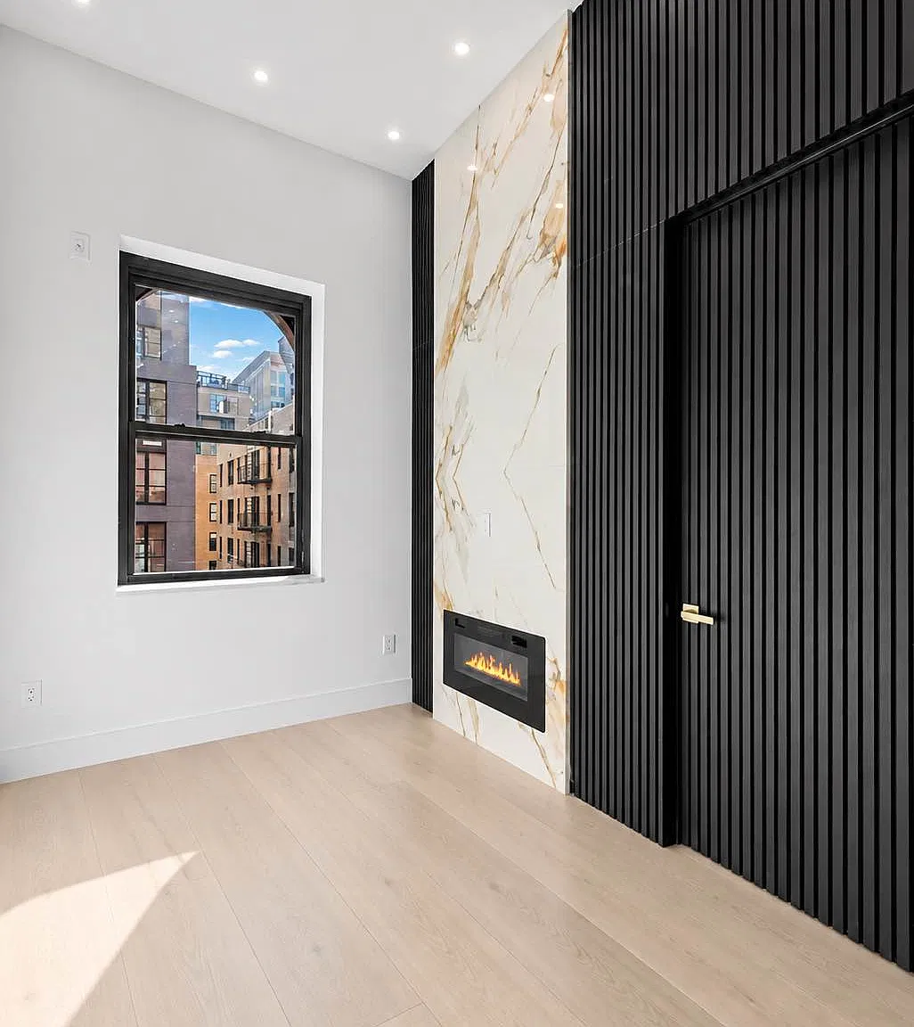 24 Saint Mark's Place — Photo 3