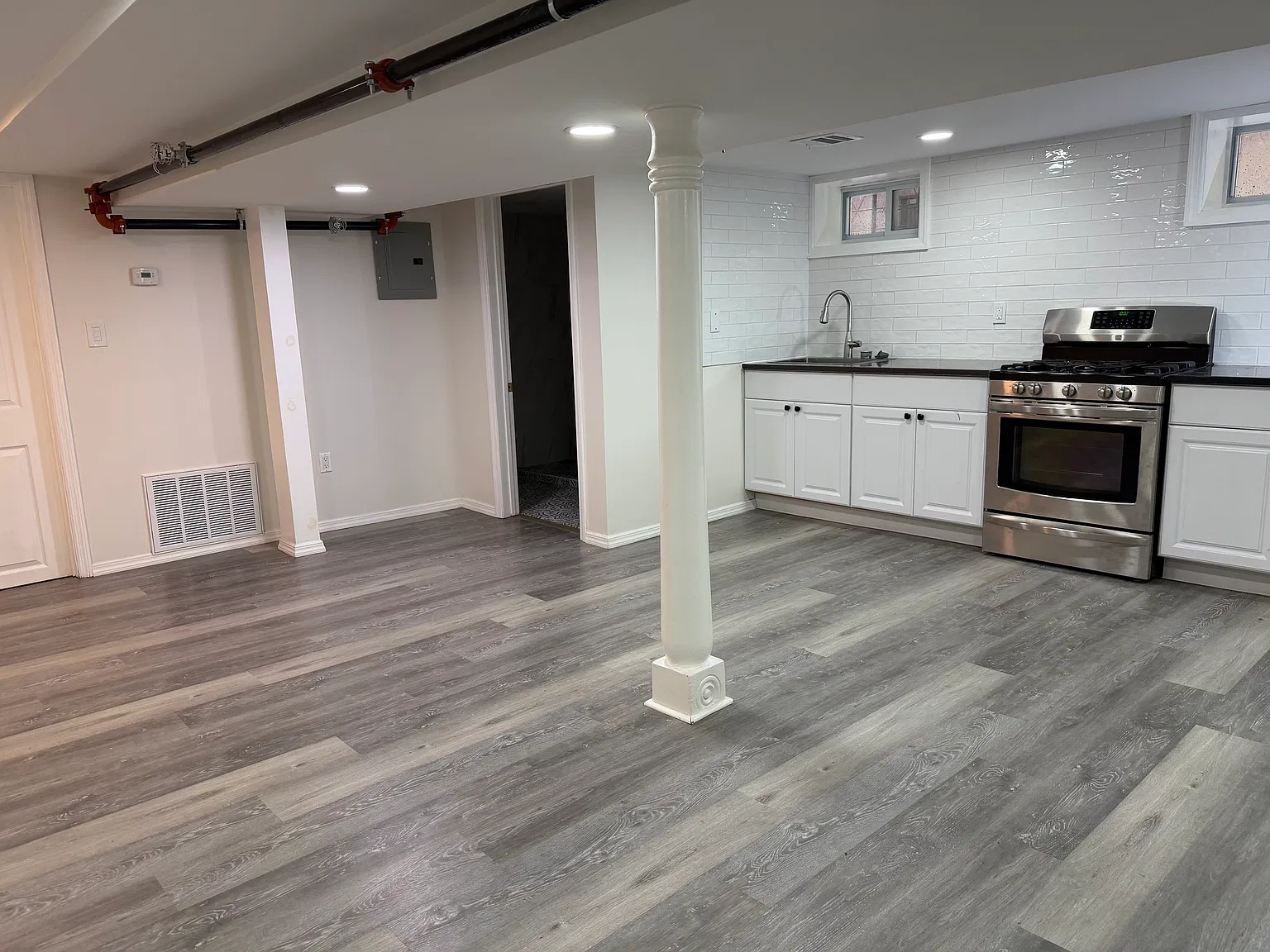 1 bed, 850 sqft, $1,700 — Photo 3