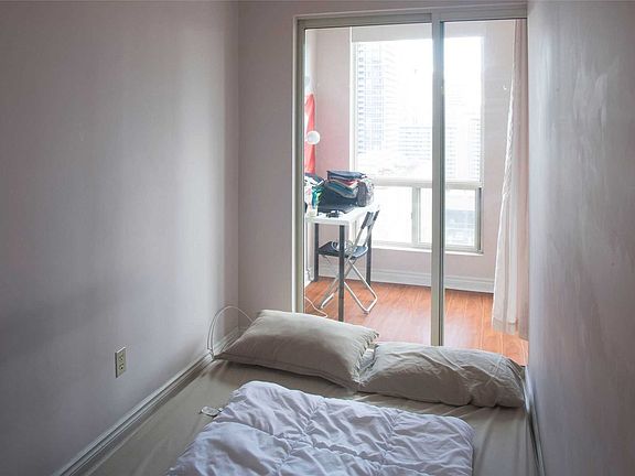 5th image of 25 Grenville St #2304