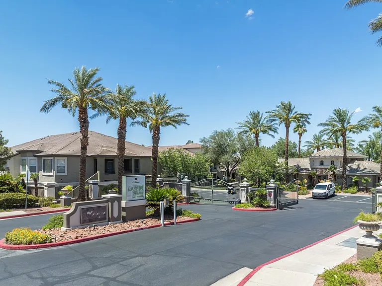 Adiamo — Photo 12