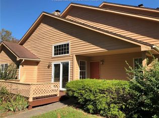 704 Oakbridge Dr, Hurricane, WV 25526