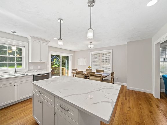 5th image of 14 Glenwood Ave #B