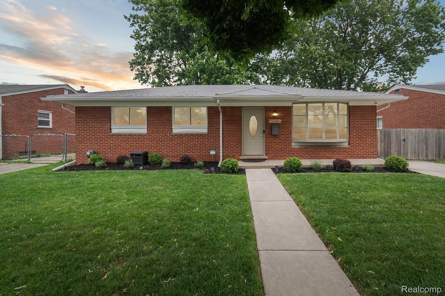 27260 Norma Dr photo 1