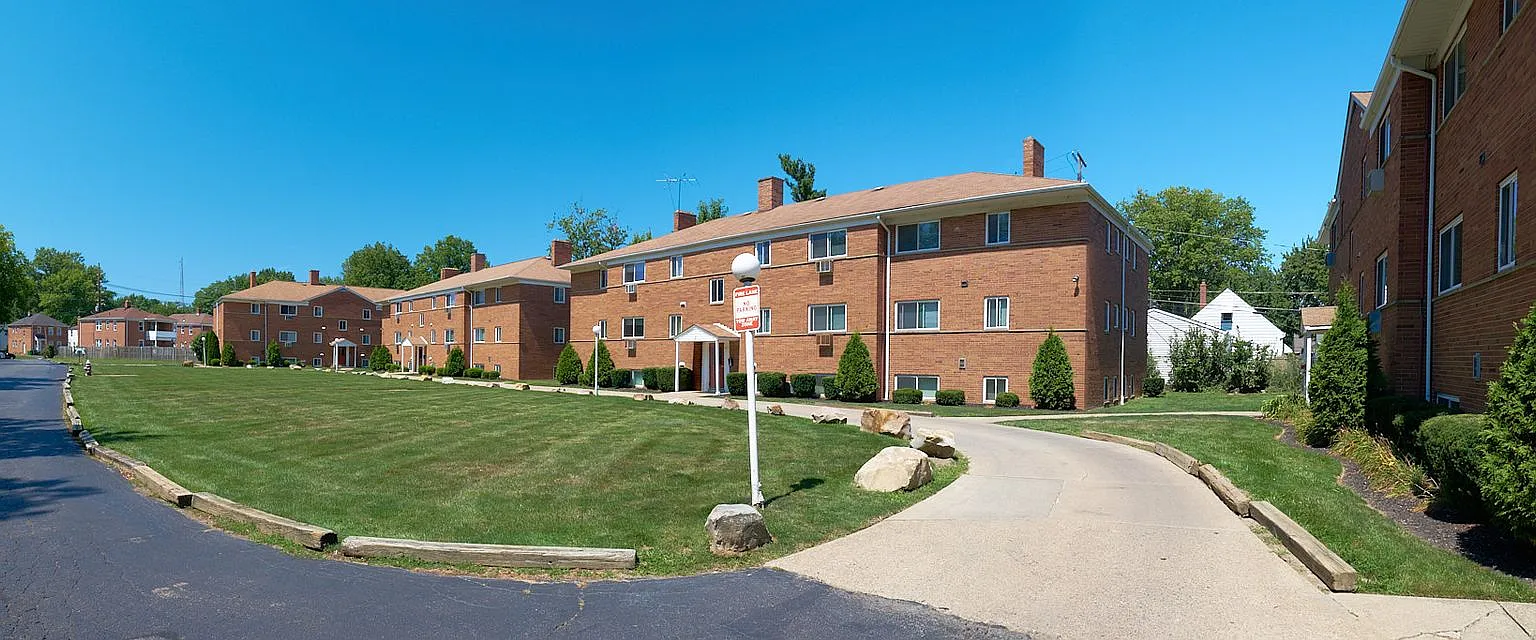 Briardale Commons — Photo 1