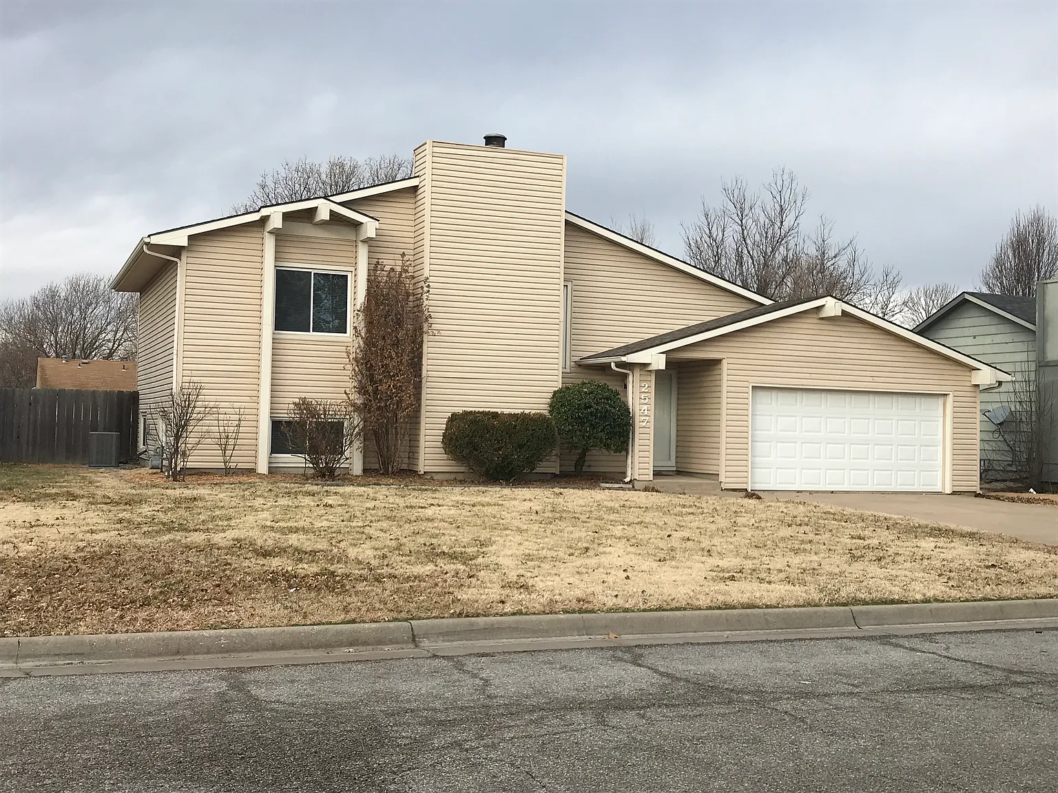 3 bed, 1904 sqft, $1,550 — Photo 2