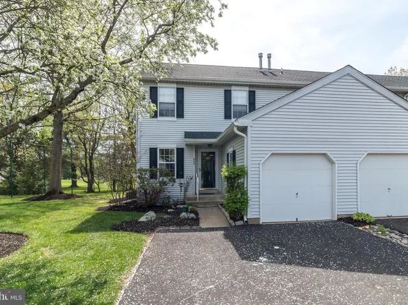 808 Putter Ct, Warrington, PA 18976