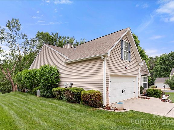 3rd image of 1602 Eagle Lake Dr