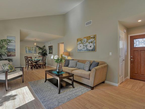 3rd image of 954 Lakeshire Ct