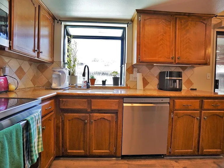 5823 E Washington Ave — Photo 13