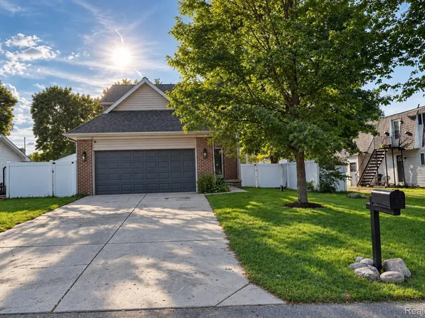 61 Narrin St, Ortonville, MI 48462