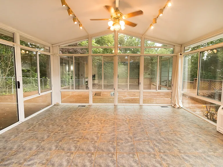 917 Brynwood Dr — Photo 18