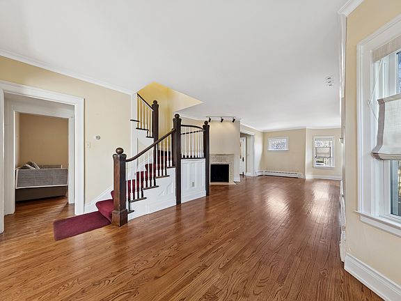 2nd image of 721 N Grove Ave