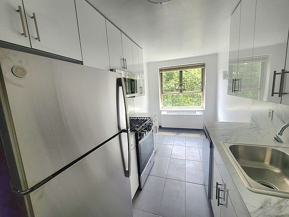 5th image of 194-02 67th Ave #D4