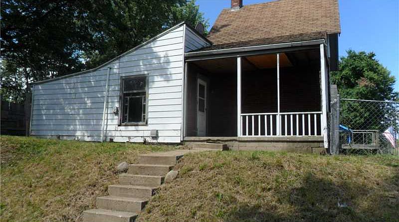 2nd image of 901 Lane Ave