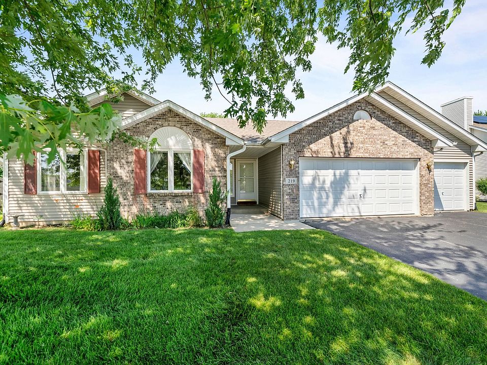 1st image of 219 Acorn Dr