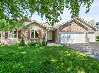219 Acorn Dr, Poplar Grove, IL 61065