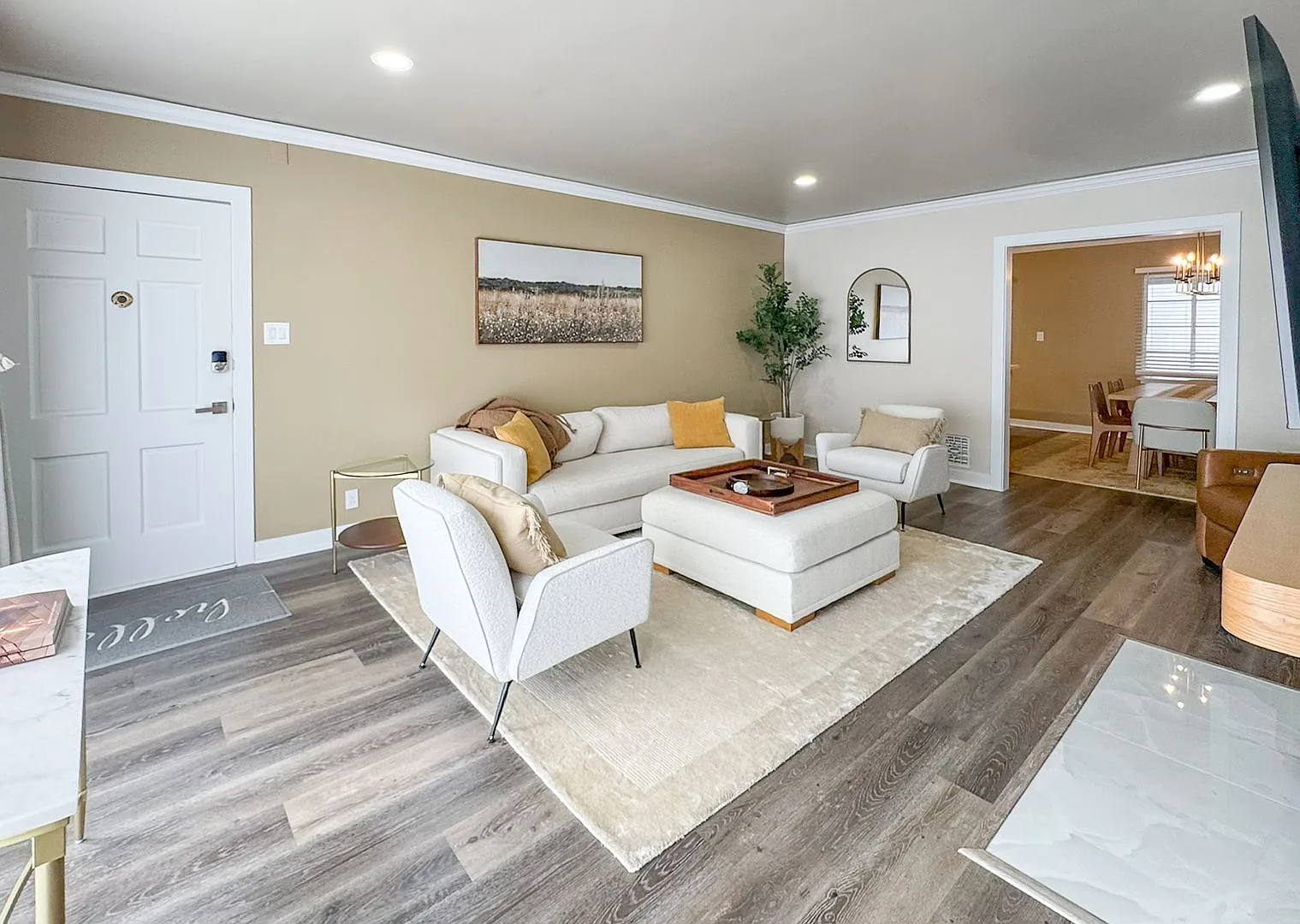 Charming 2-Bedroom in the Heart of Beverly Hills — Photo 1