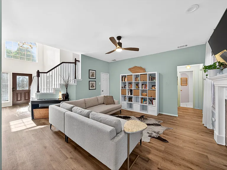 1011 Aylesbury Dr — Photo 18
