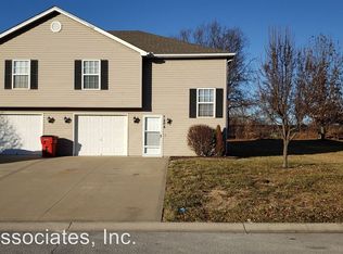 1208 NW Willow Dr, Grain Valley, MO 64029