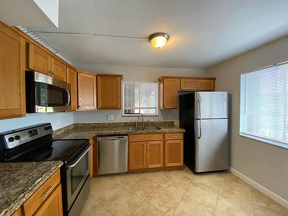 3rd image of 209 Lakeview Dr APT 202