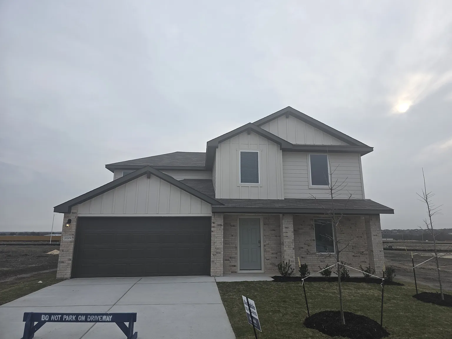 5 bed, 2.5 bath, 2251 sqft, $2,500 — Photo 3