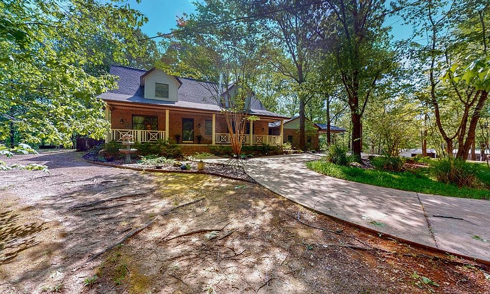 1st image of 35 Davis Rd