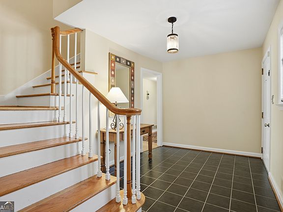 3rd image of 647 Park Ln