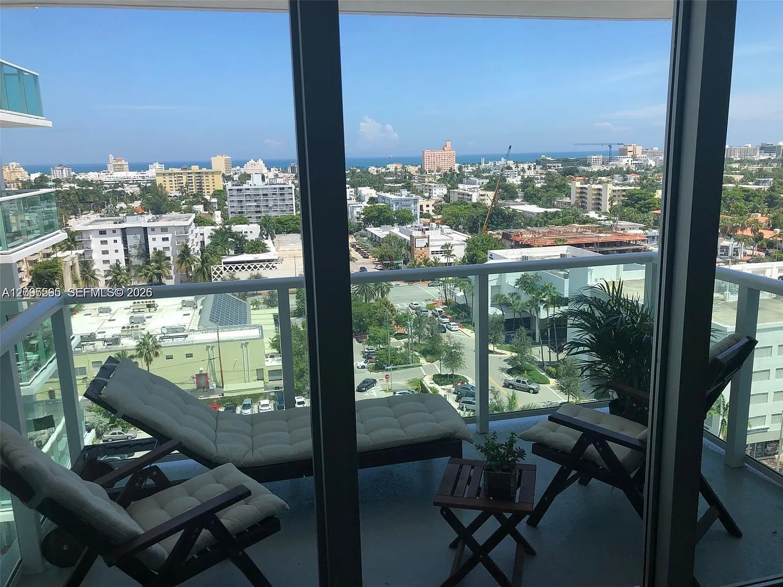 Mirador 1000 Condo — Photo 2