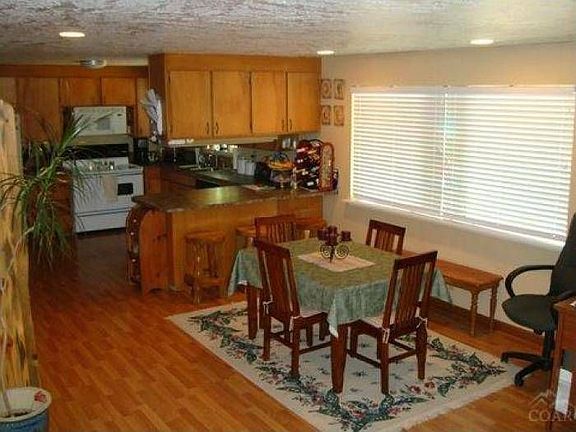 Dining & Kitchen area