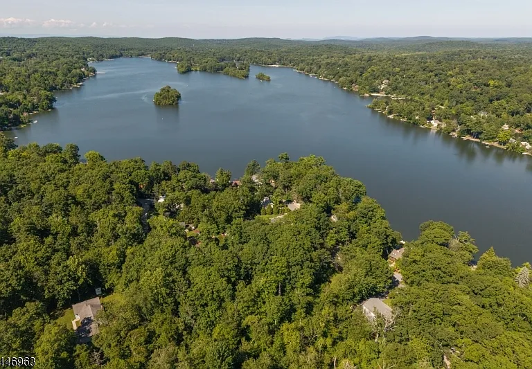 2057 Lakeside Dr W — Photo 44