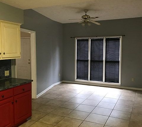 4th image of 710 Lee Road 850